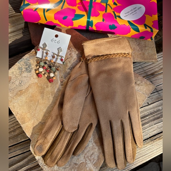 Gloves Suede Smart Touch Caramel NWT - Picture 3 of 9